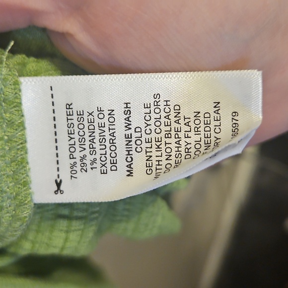 Cable and Gauge Green Lace Detail Sleeve Tunic Top. NWT. - Picture 4 of 4